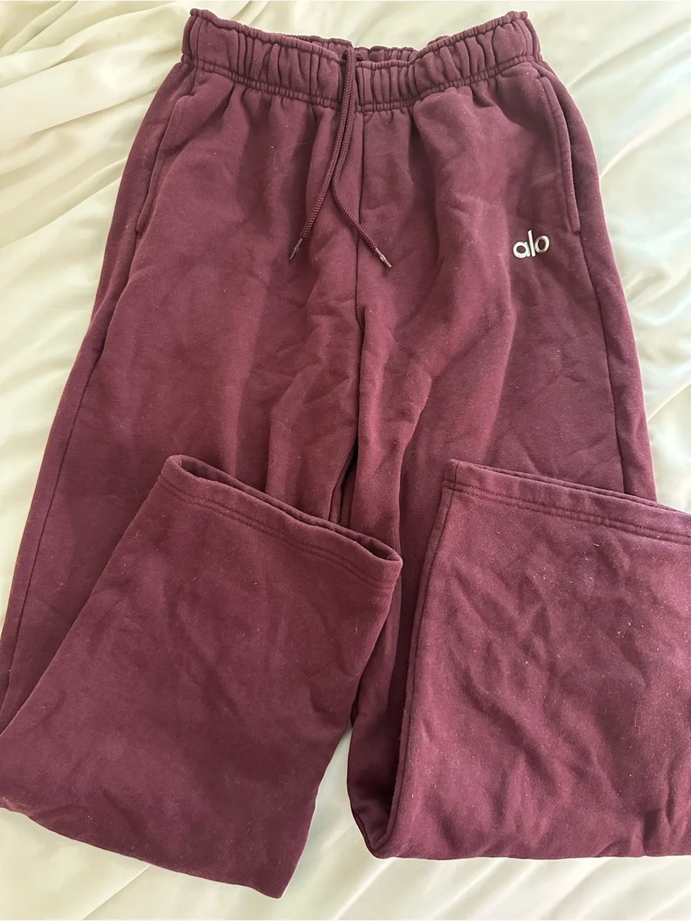 ALO Yoga Plum Sweatpants with Drawstring Waist